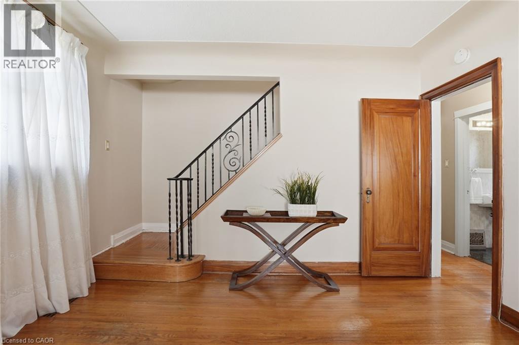 123 LONGWOOD Road N - 6