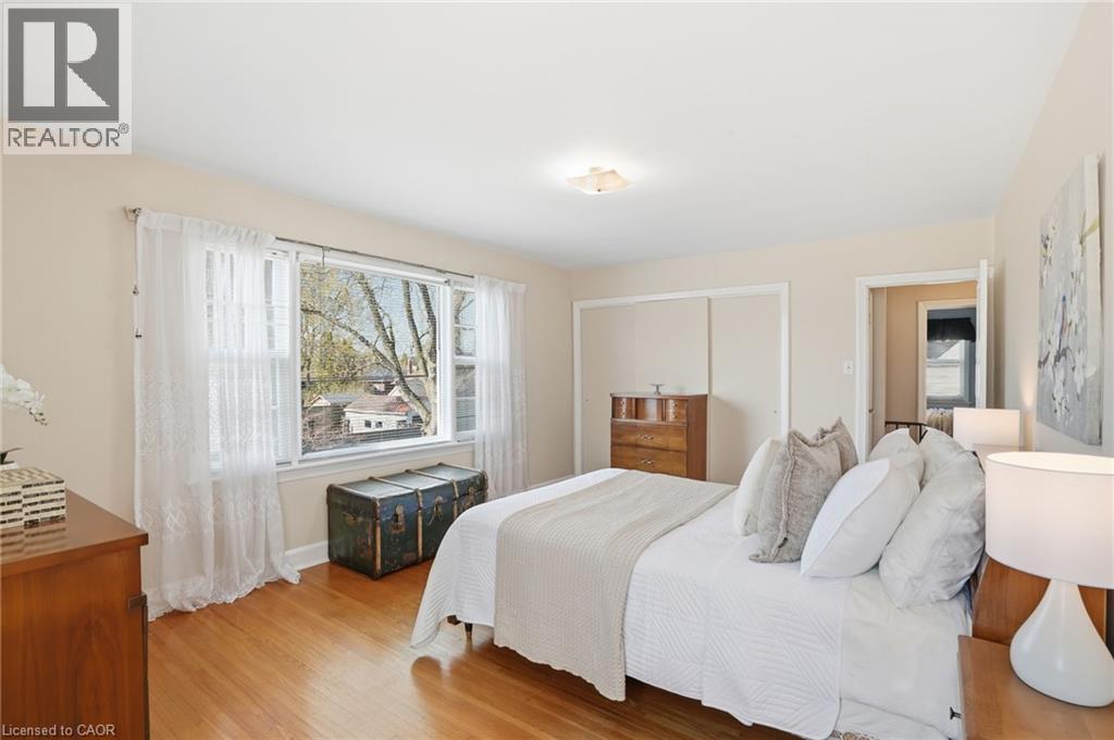 123 LONGWOOD Road N - 23
