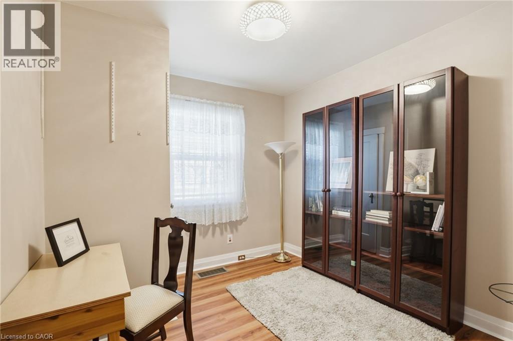 123 LONGWOOD Road N - 12