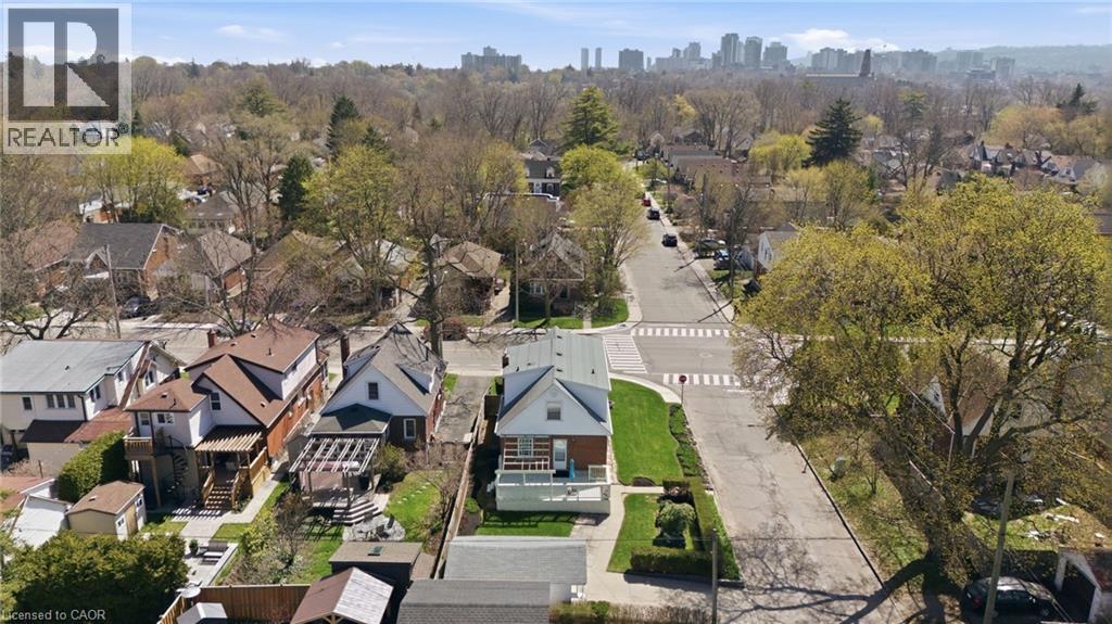 123 LONGWOOD Road N - 43