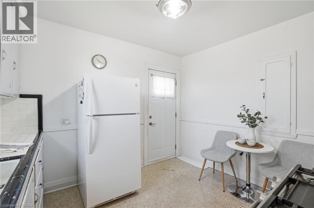 123 LONGWOOD Road N - 18