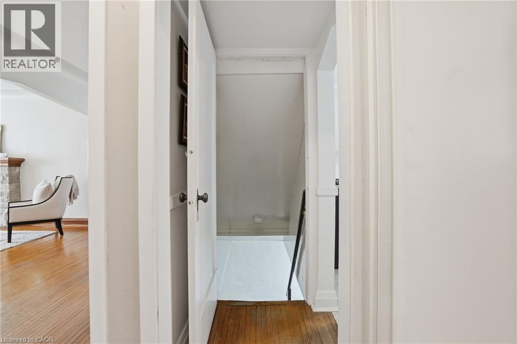 123 LONGWOOD Road N - 30