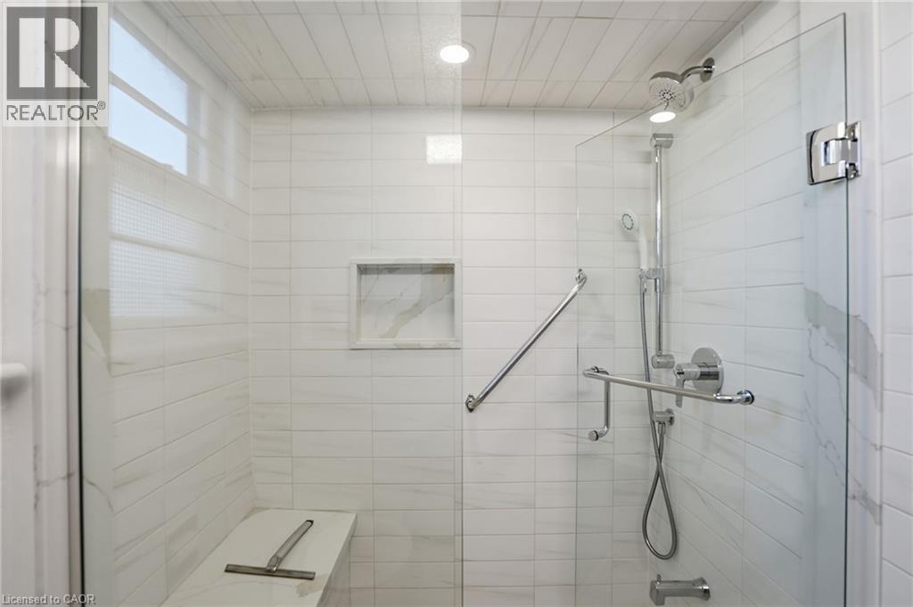 123 LONGWOOD Road N - 27