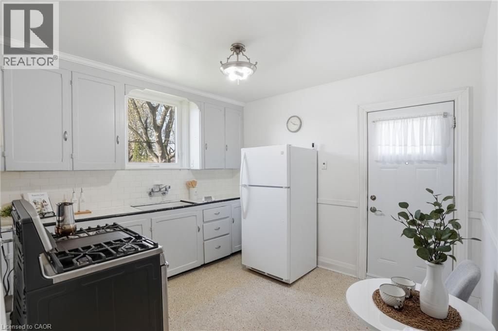 123 LONGWOOD Road N - 17