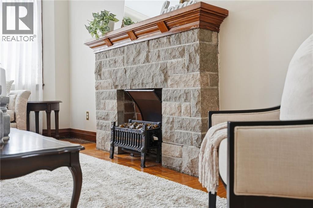 123 LONGWOOD Road N - 8