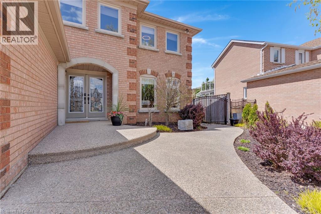 667 BURNETT Avenue - 2