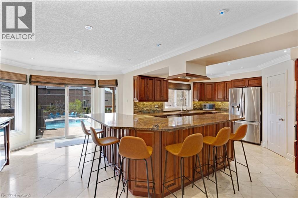 667 BURNETT Avenue - 25