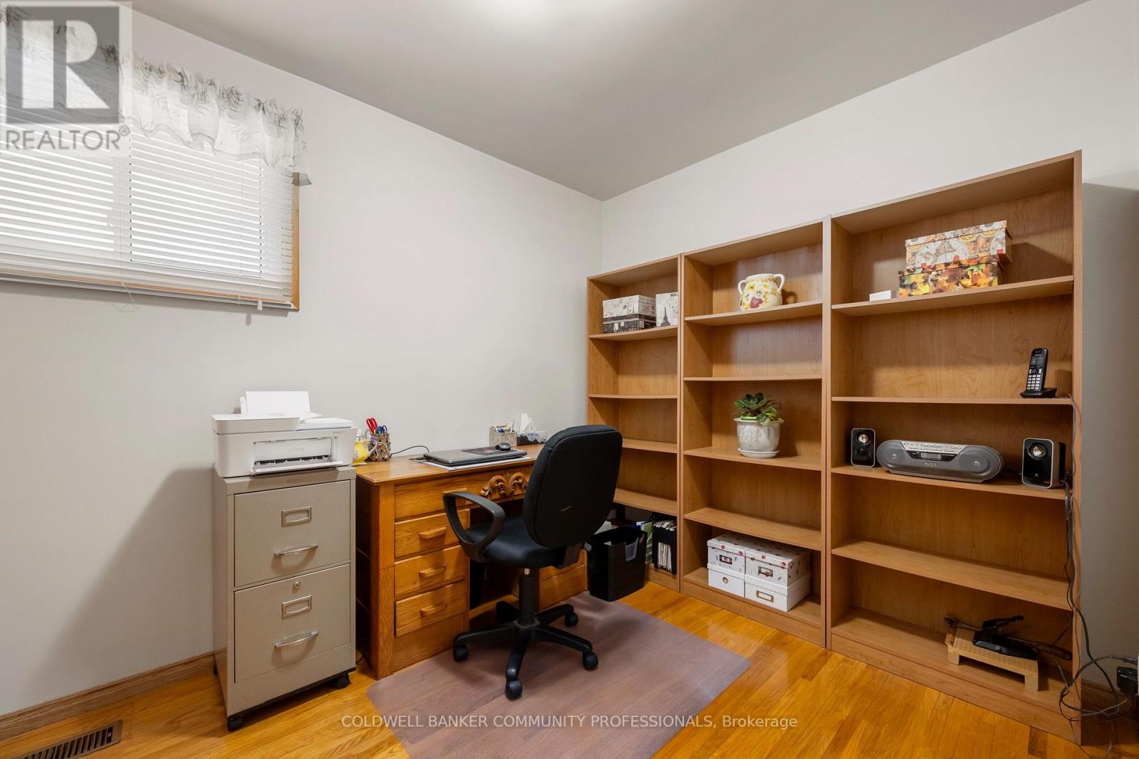 401 MOHAWK ROAD W - 20