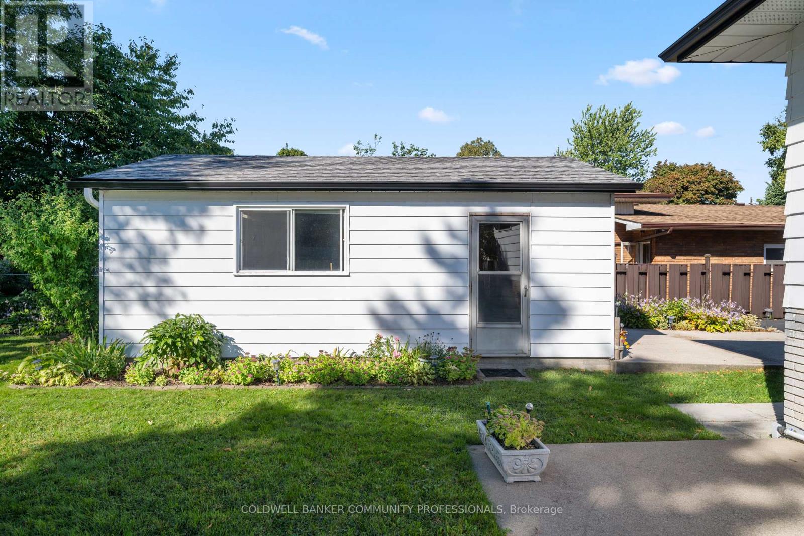 401 MOHAWK ROAD W - 39