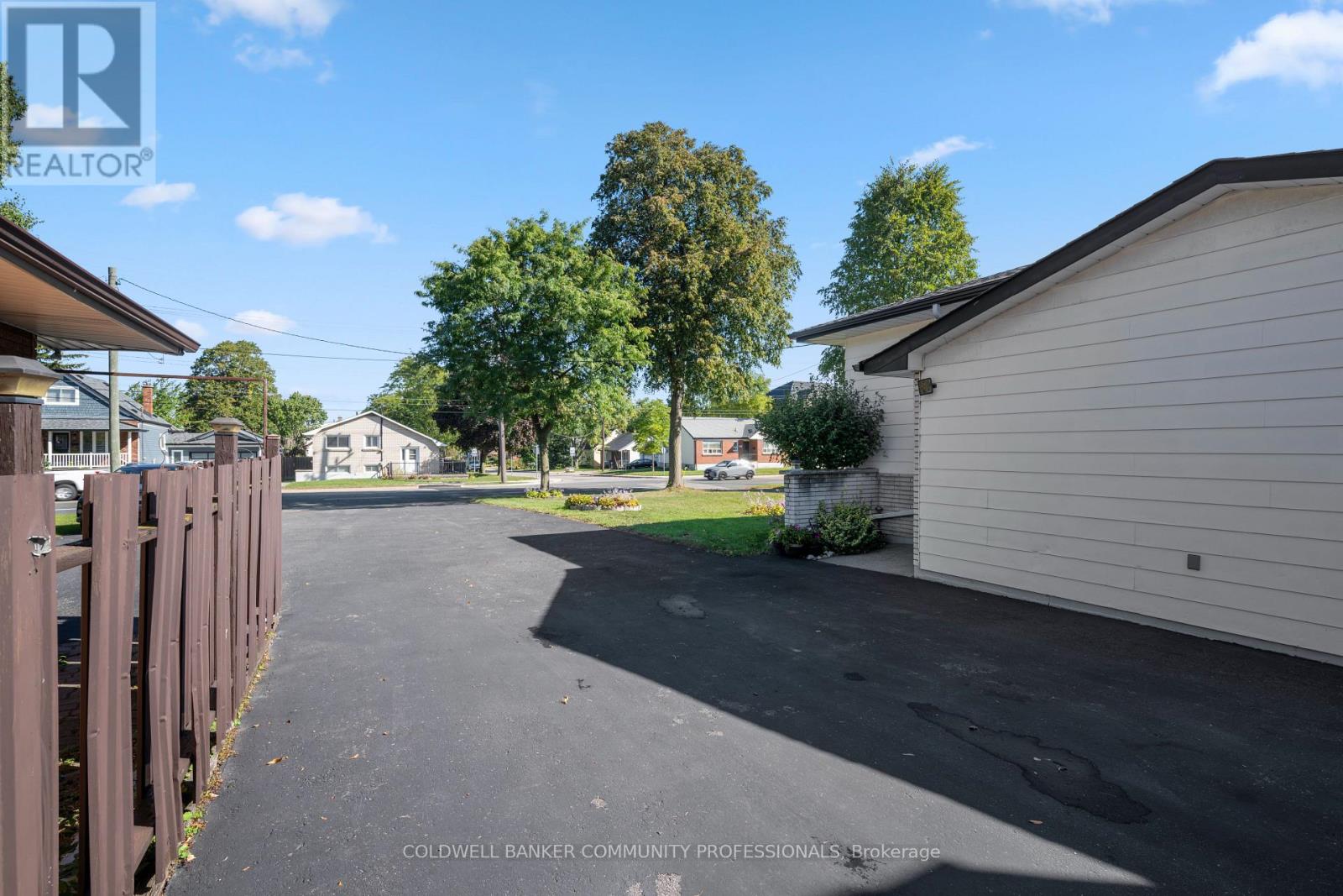 401 MOHAWK ROAD W - 5