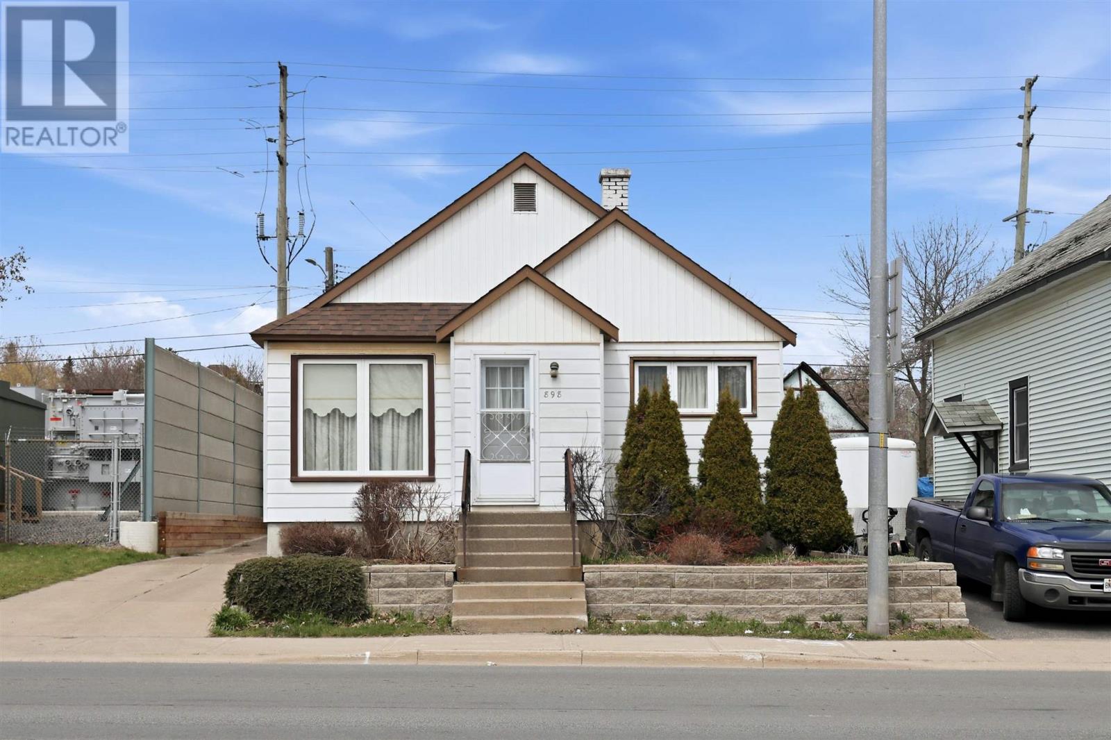 898 Wellington ST E, Sault Ste. Marie, Ontario, P6A2N5 — Photo 2
