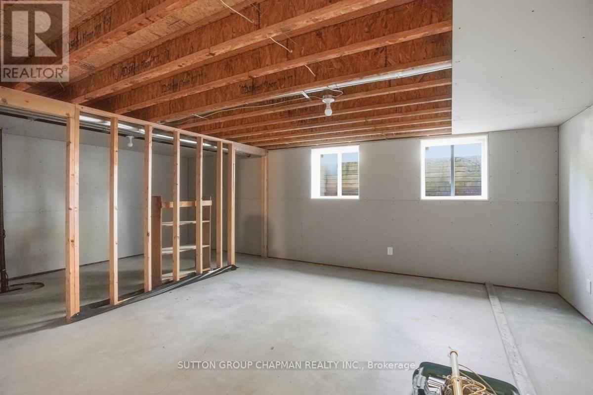 590 OAKRIDGE DRIVE - 32