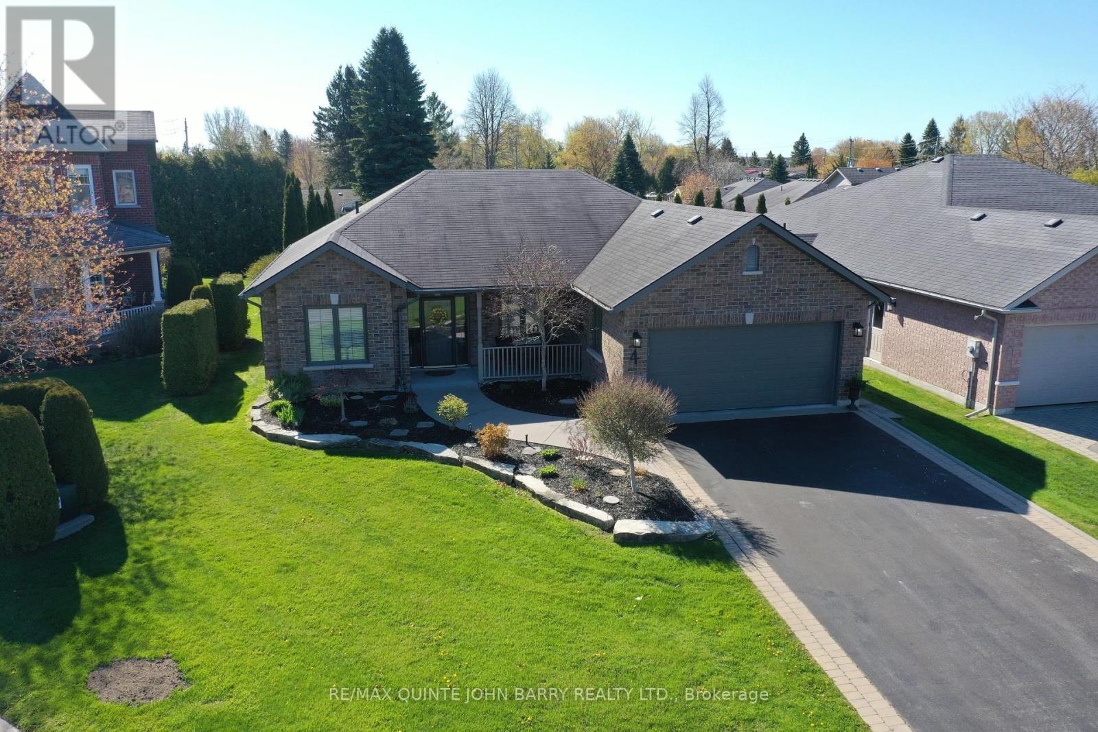 4 HICKORY COURT - 1