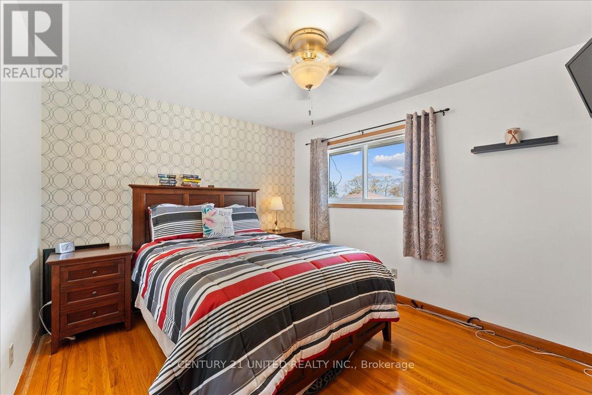 18 BELVEDERE ROAD - 22