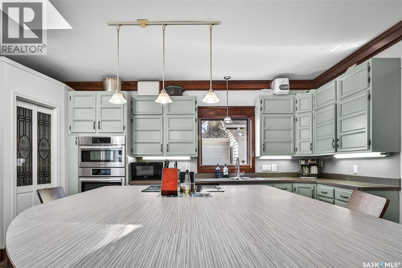 1037 Chestnut AVENUE - 52