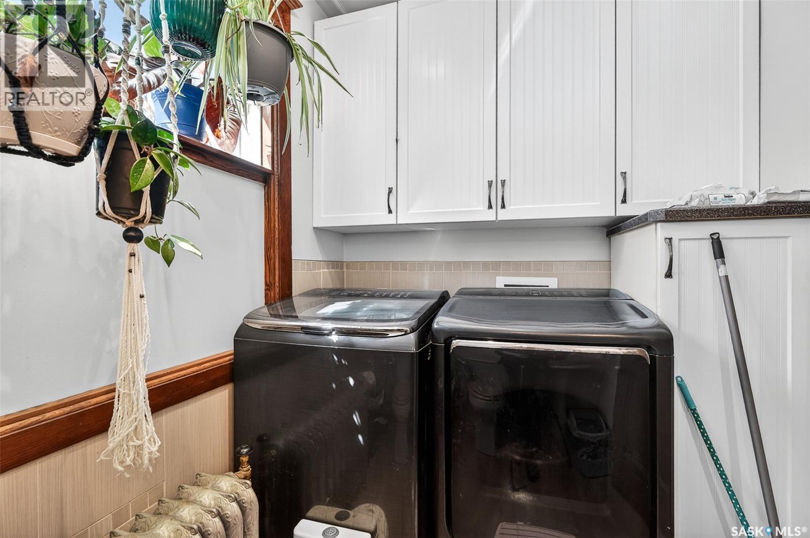 1037 Chestnut AVENUE - 55