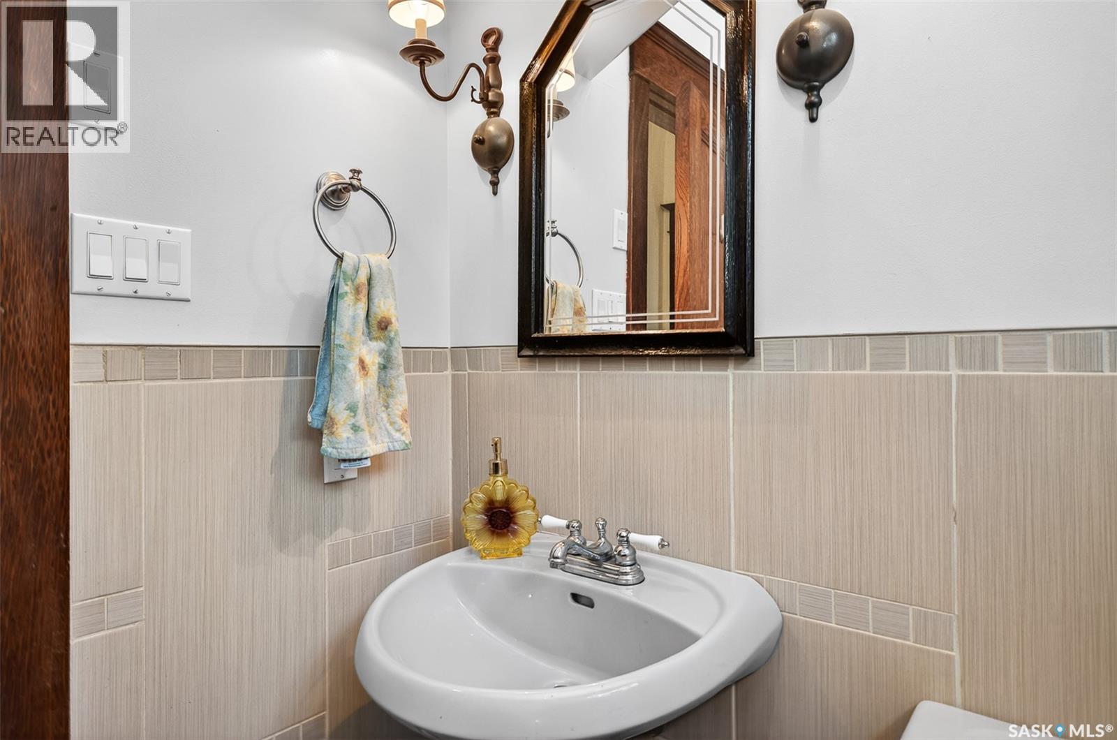 1037 Chestnut AVENUE - 56