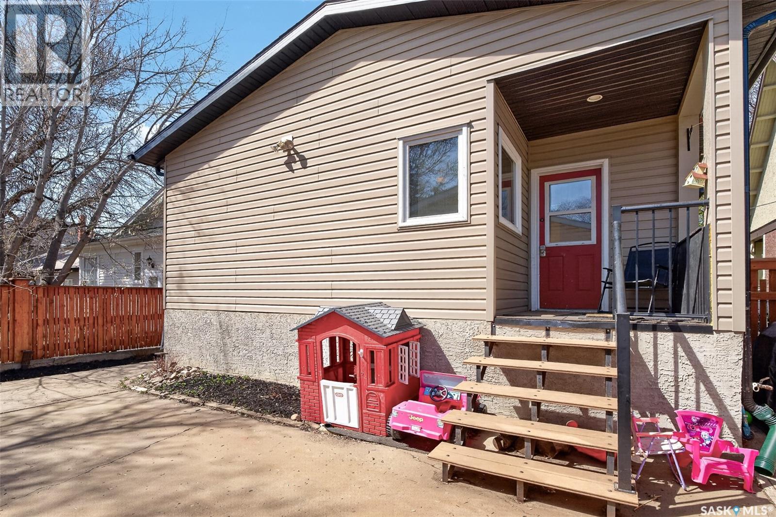 1037 Chestnut AVENUE - 86