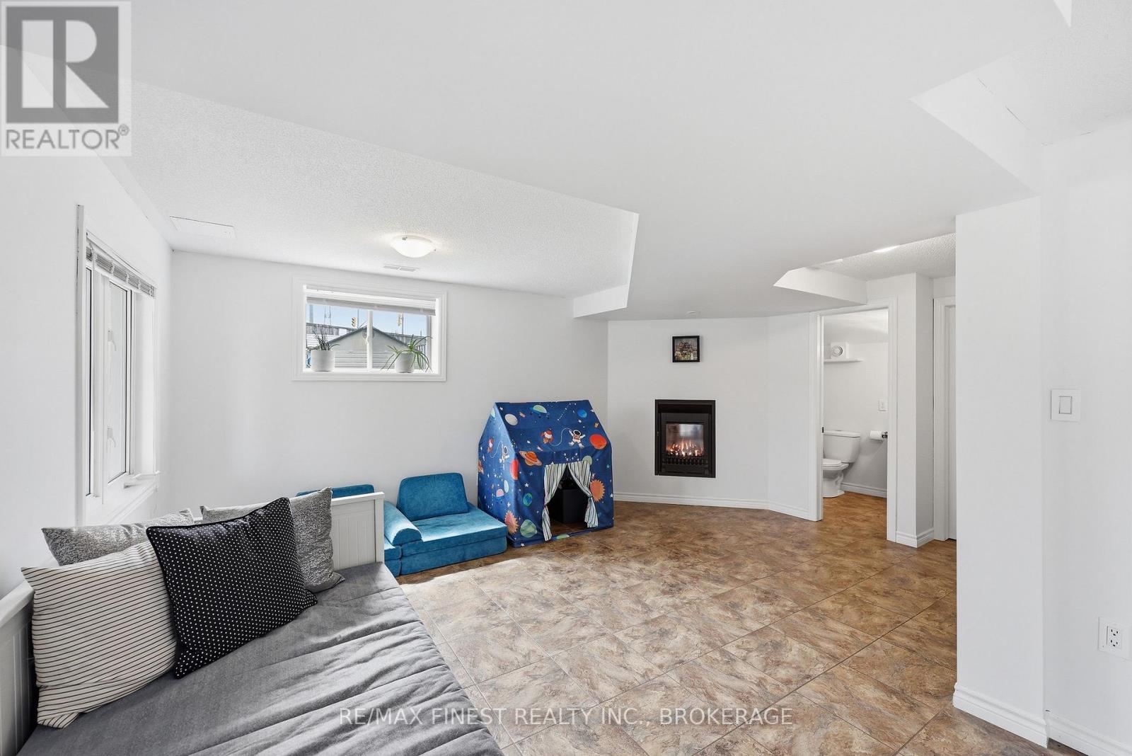 1171 WHEATHILL STREET - 35