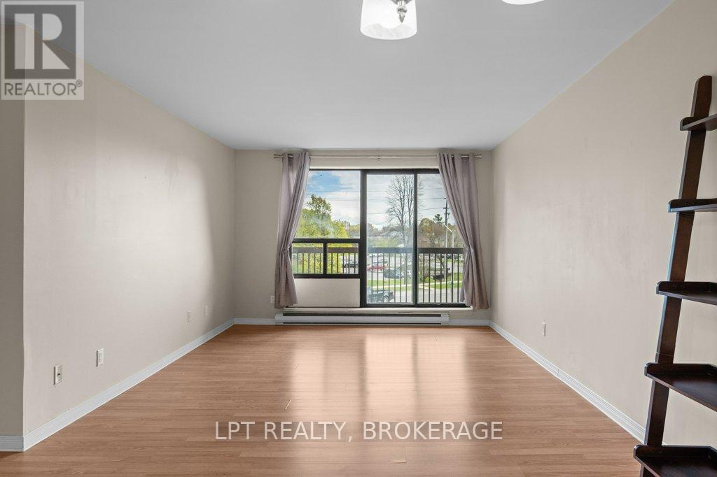 #303 17 ELDON HALL PLACE - 12