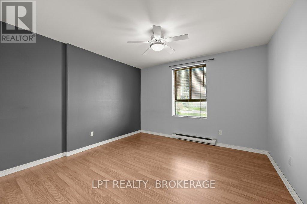 #303 17 ELDON HALL PLACE - 14