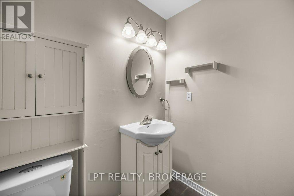#303 17 ELDON HALL PLACE - 19