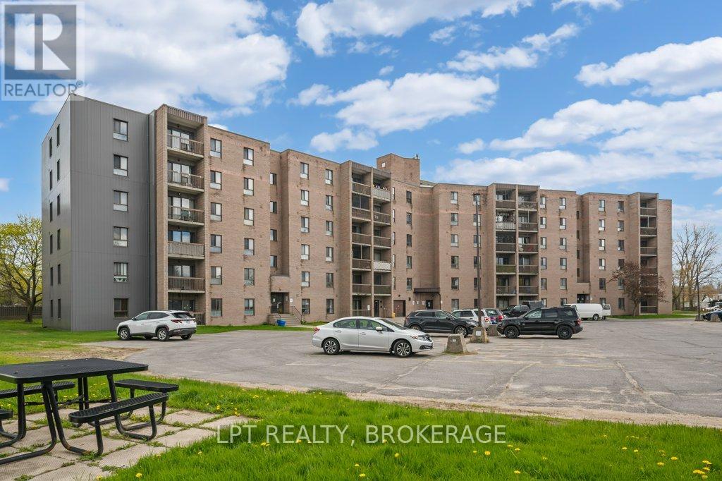 #303 17 ELDON HALL PLACE - 22