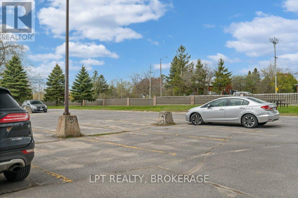 #303 17 ELDON HALL PLACE - 29