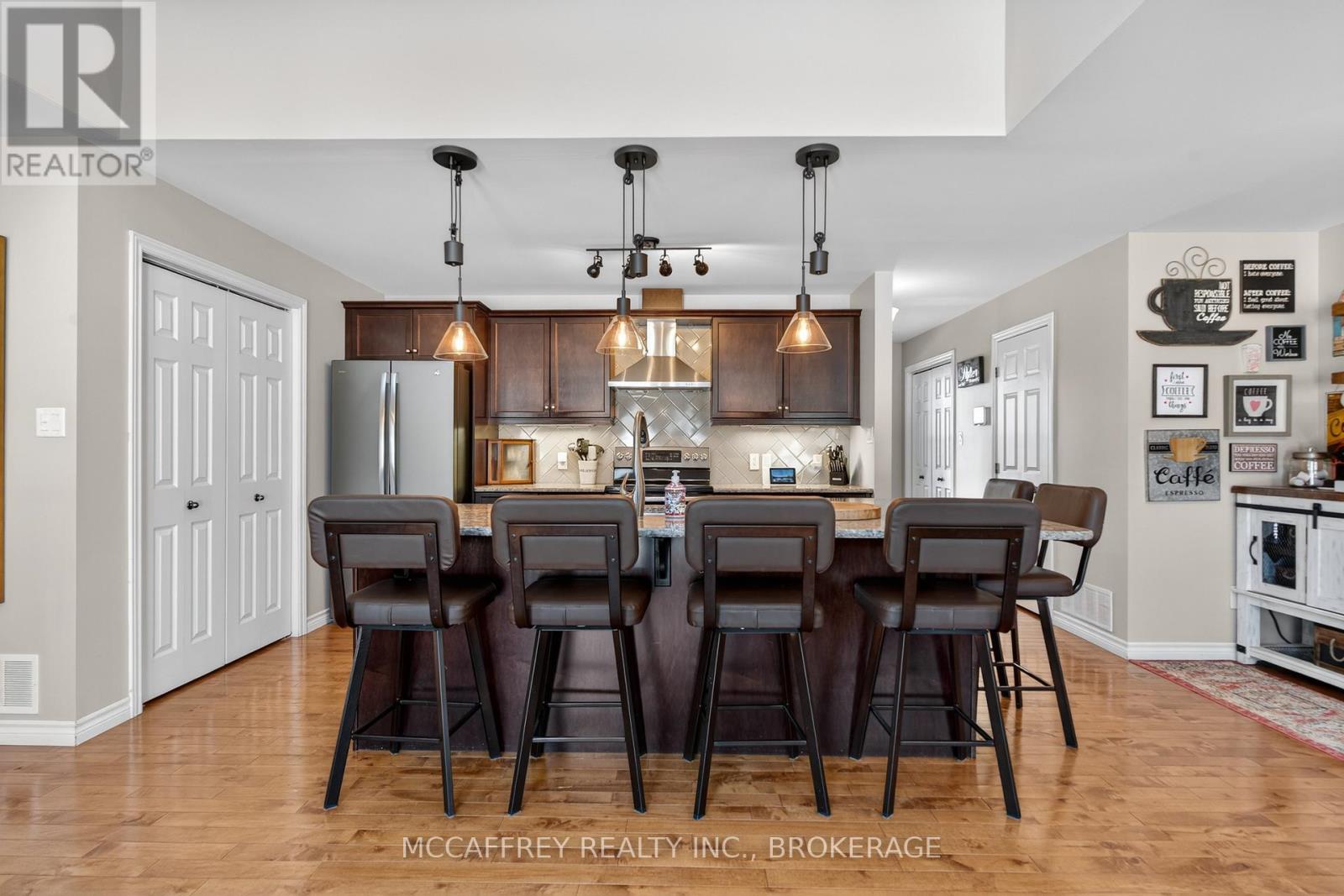994 PALACE ROAD - 10