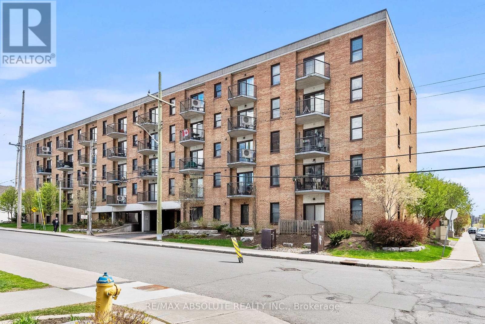 #406 50 BURNSIDE AVENUE - 1