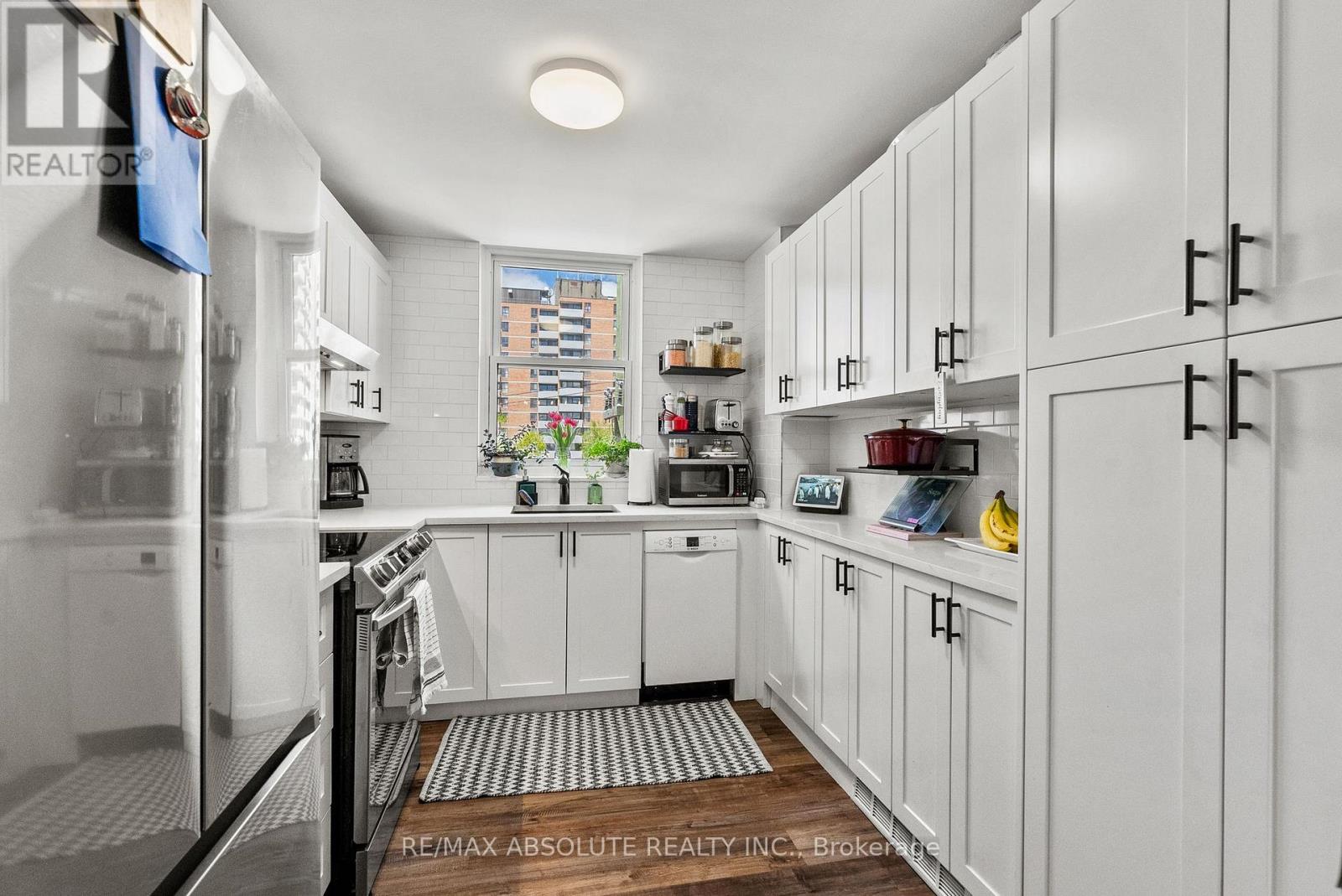 #406 50 BURNSIDE AVENUE - 16