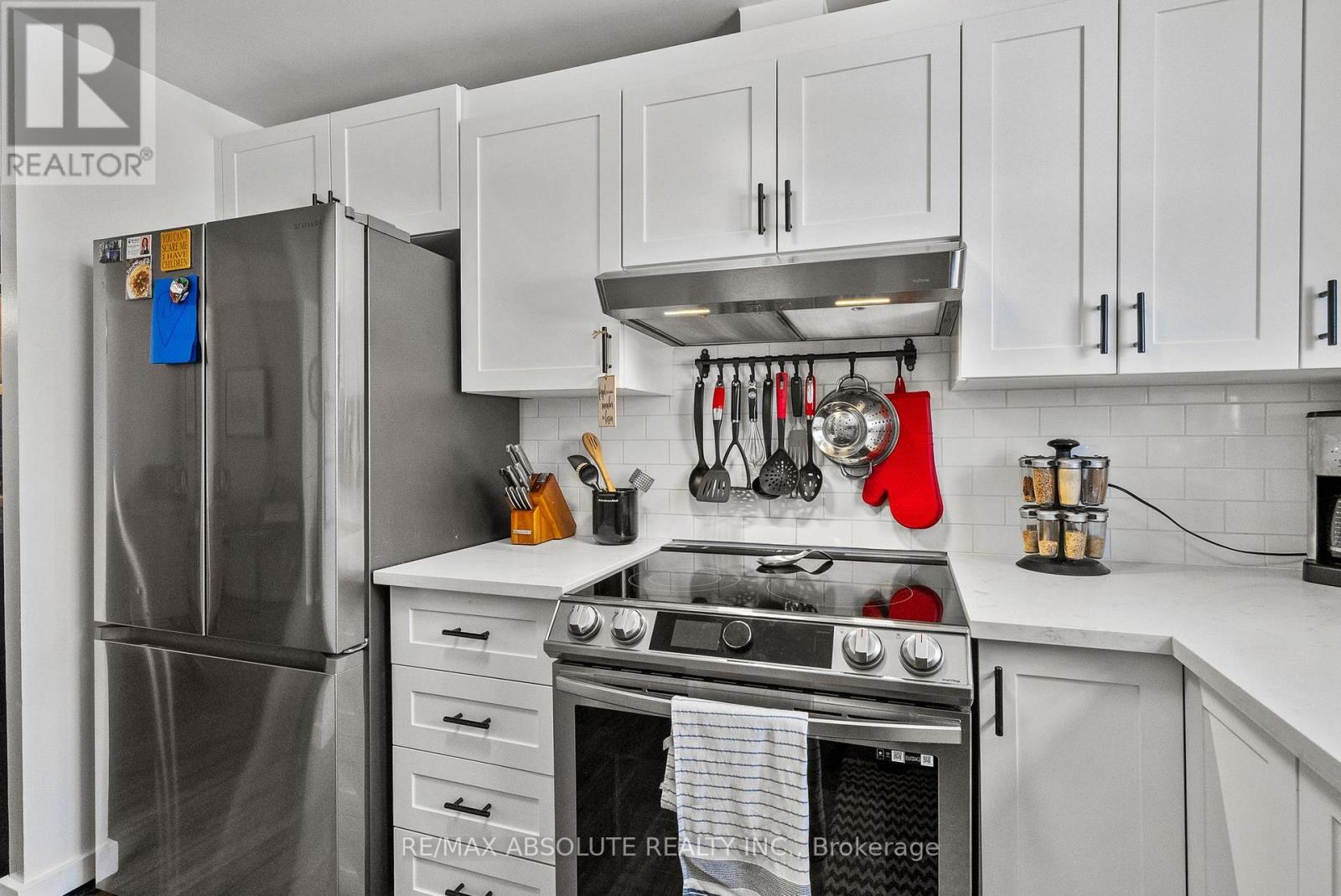 #406 50 BURNSIDE AVENUE - 18