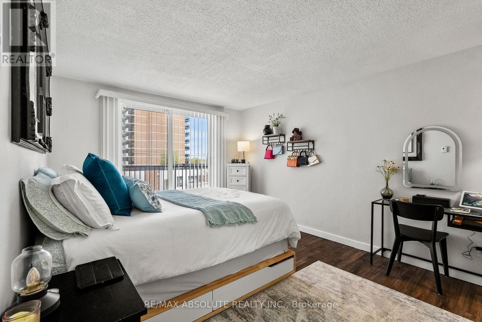 #406 50 BURNSIDE AVENUE - 24