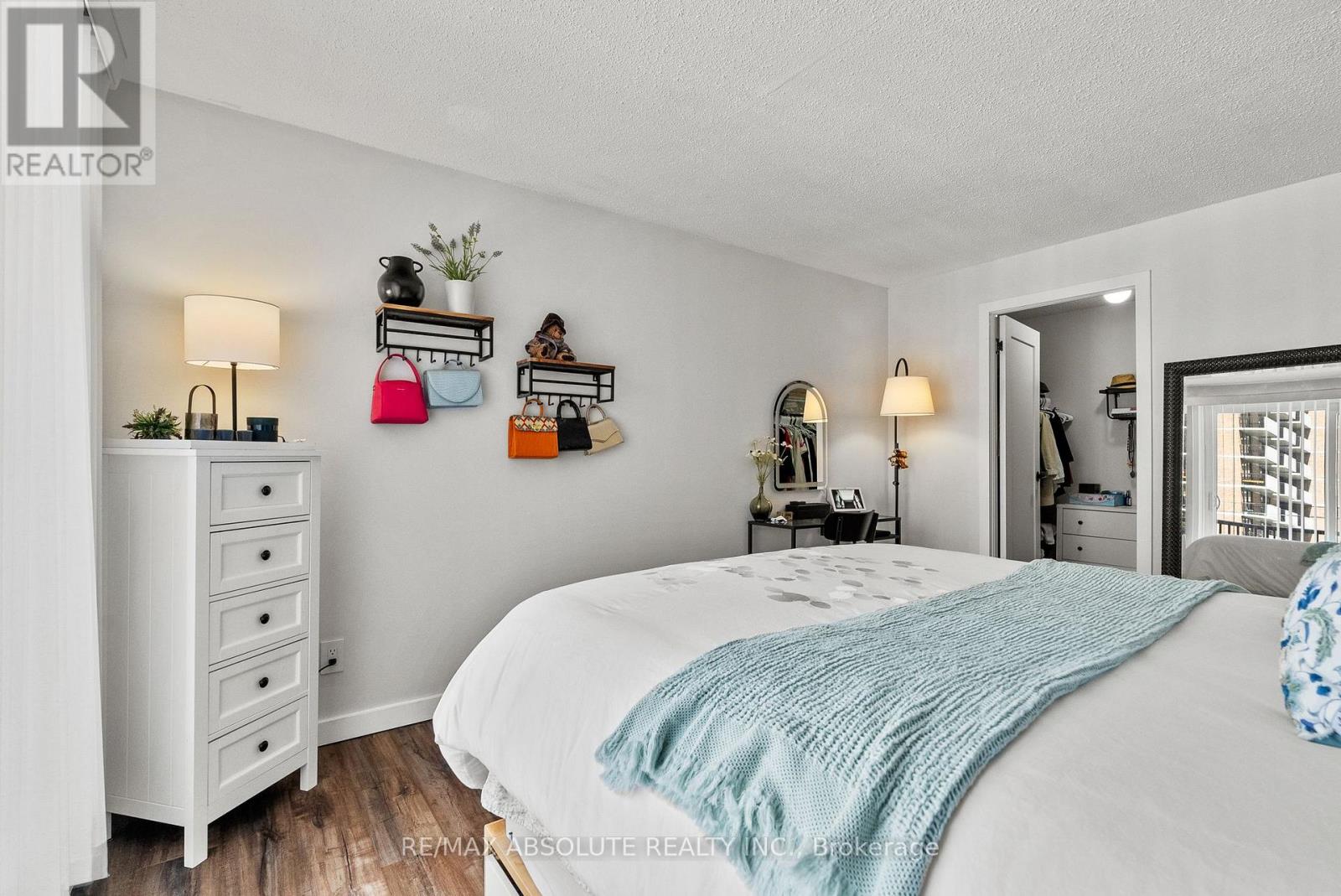 #406 50 BURNSIDE AVENUE - 25