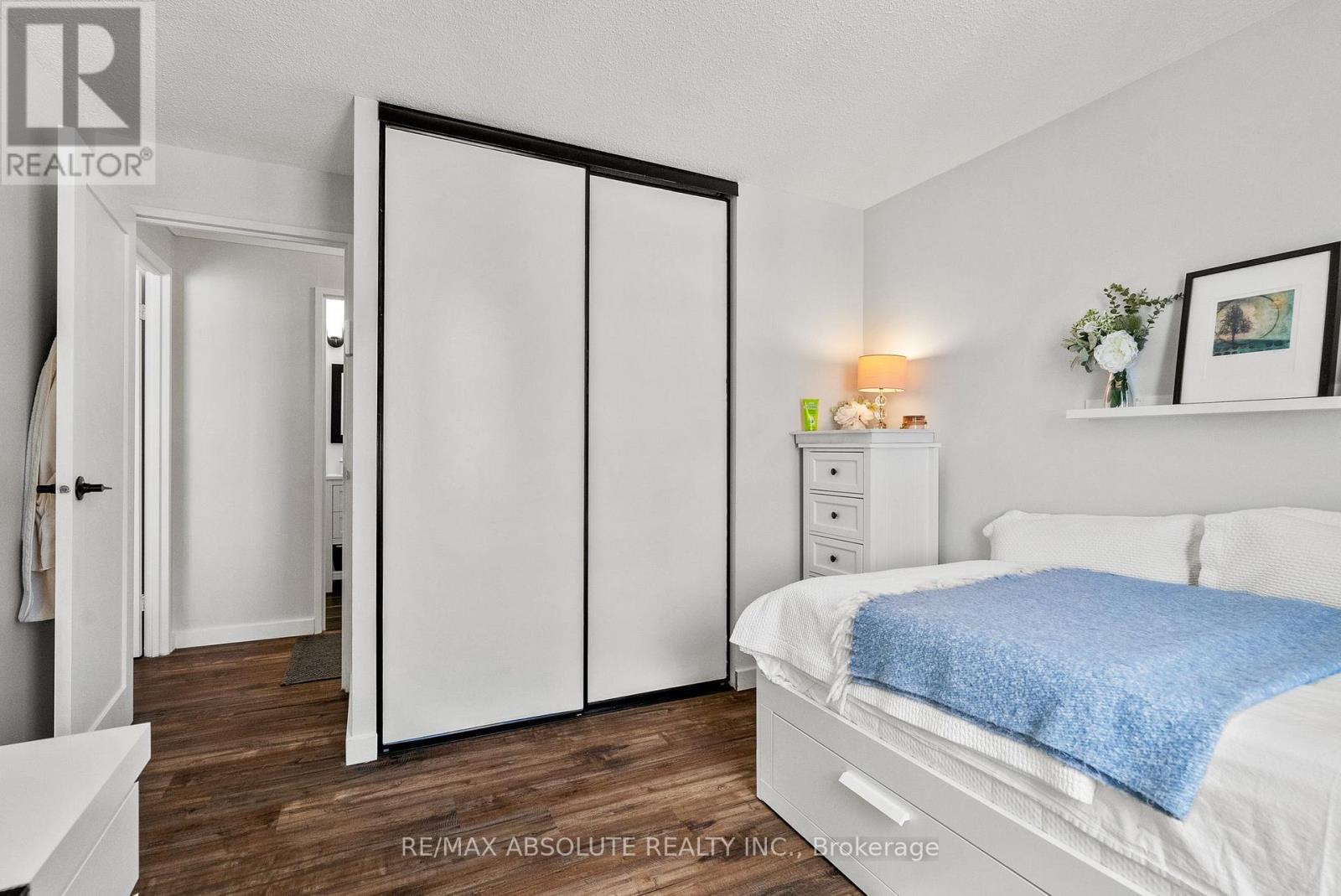 #406 50 BURNSIDE AVENUE - 28