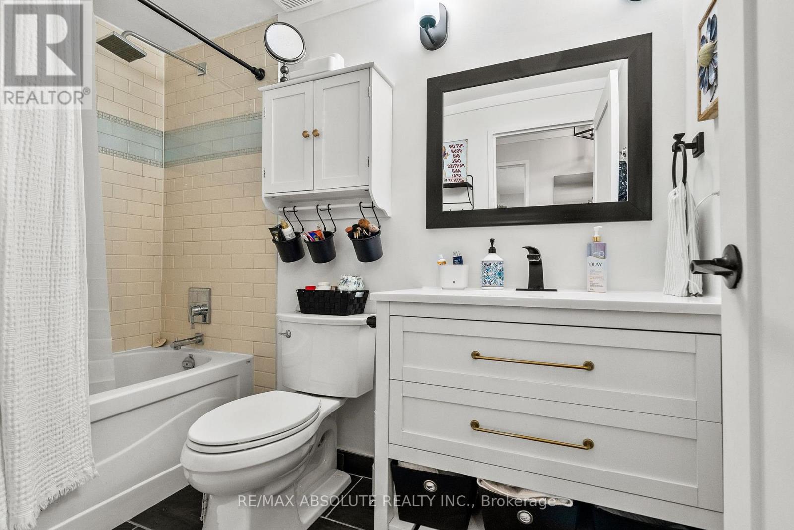 #406 50 BURNSIDE AVENUE - 29