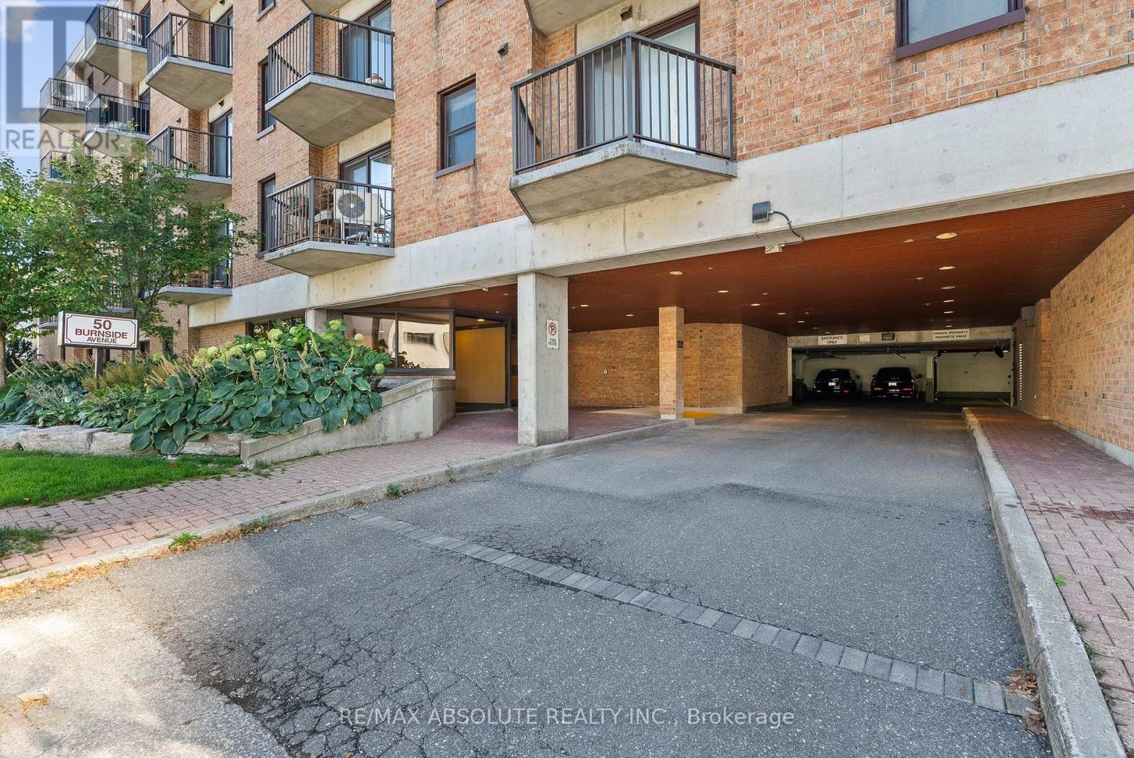 #406 50 BURNSIDE AVENUE - 31