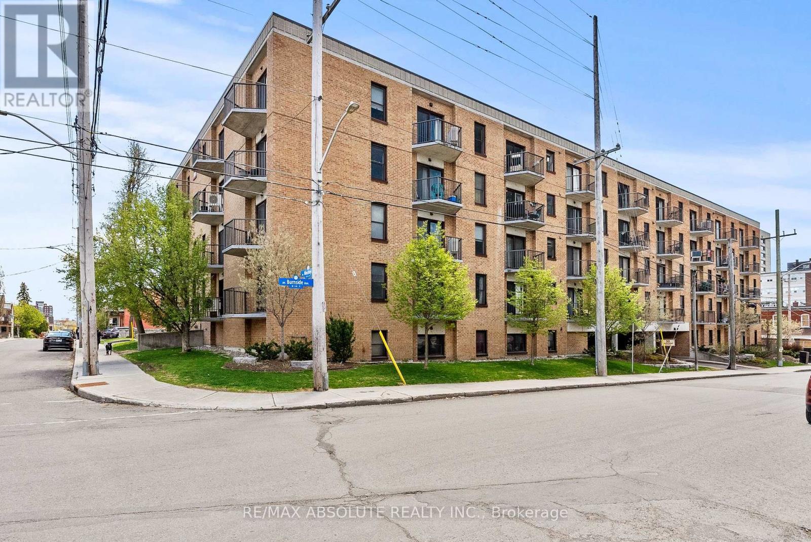 #406 50 BURNSIDE AVENUE - 32
