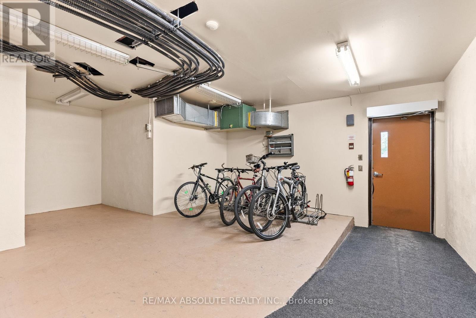 #406 50 BURNSIDE AVENUE - 33