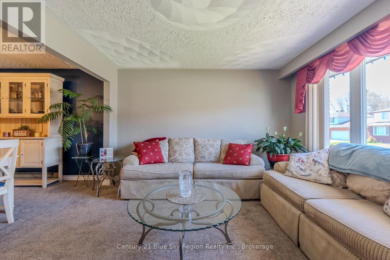 18 EGLEE AVENUE - 18