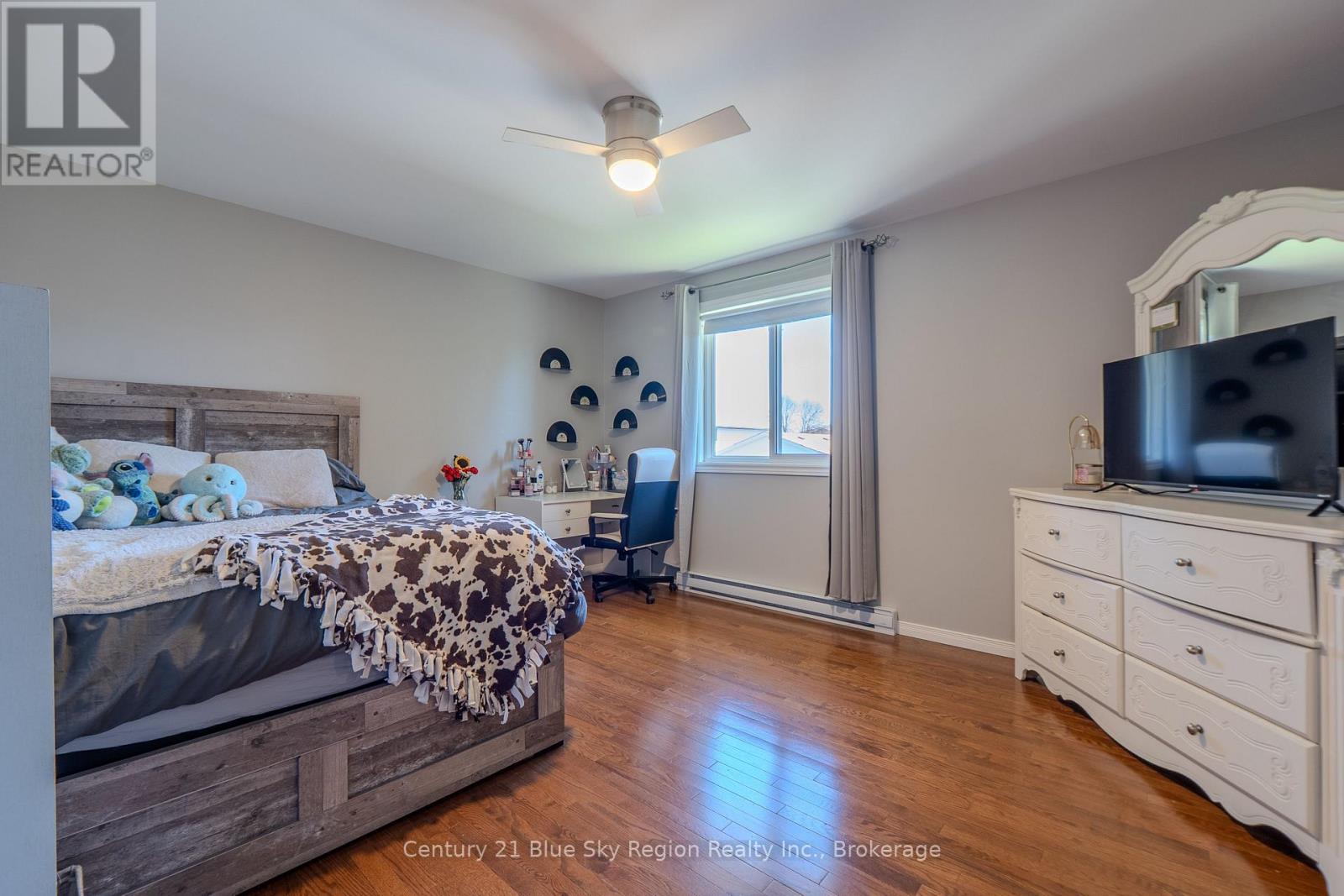 18 EGLEE AVENUE - 22
