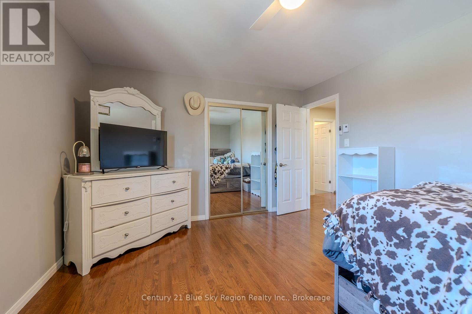 18 EGLEE AVENUE - 23
