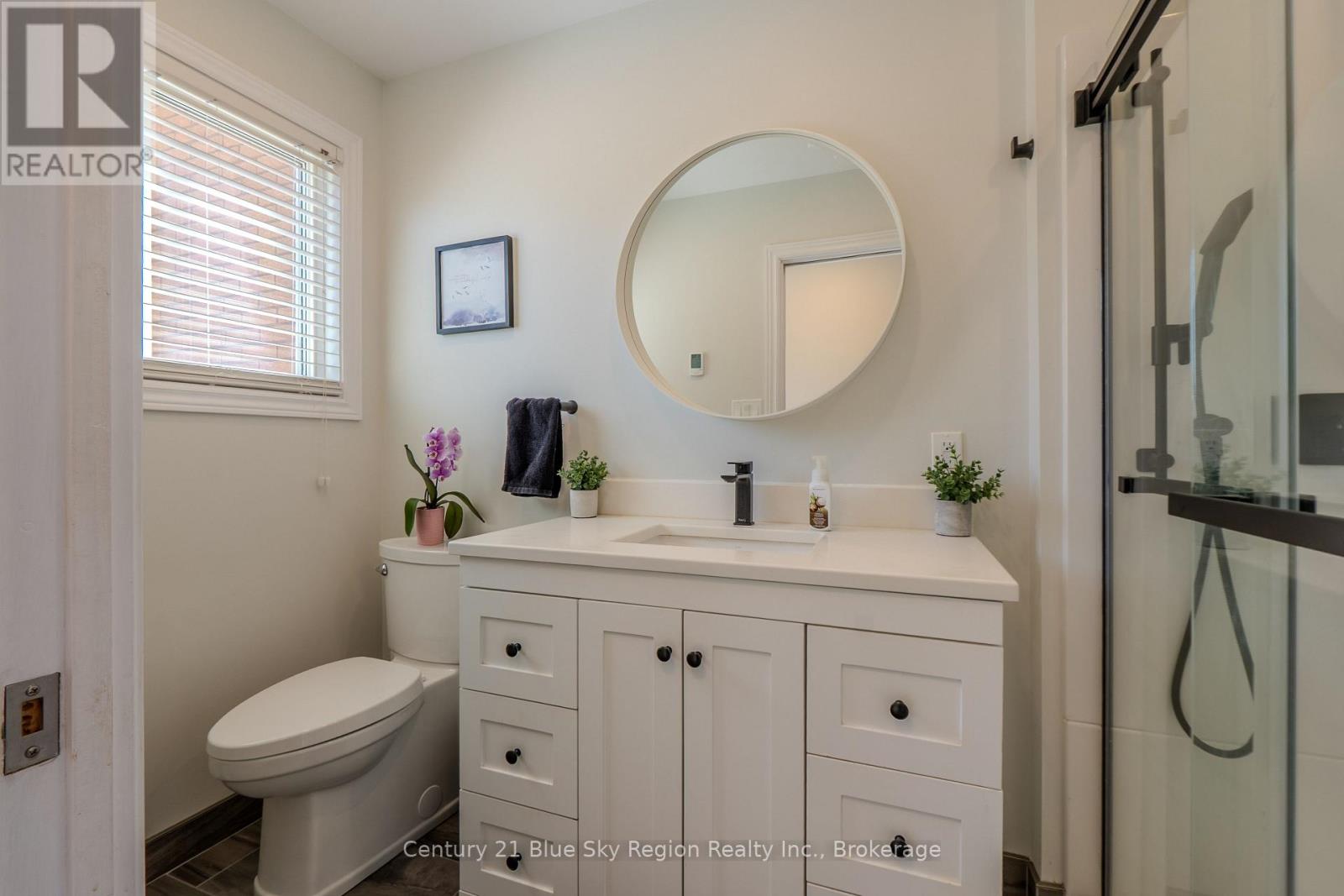 18 EGLEE AVENUE - 27