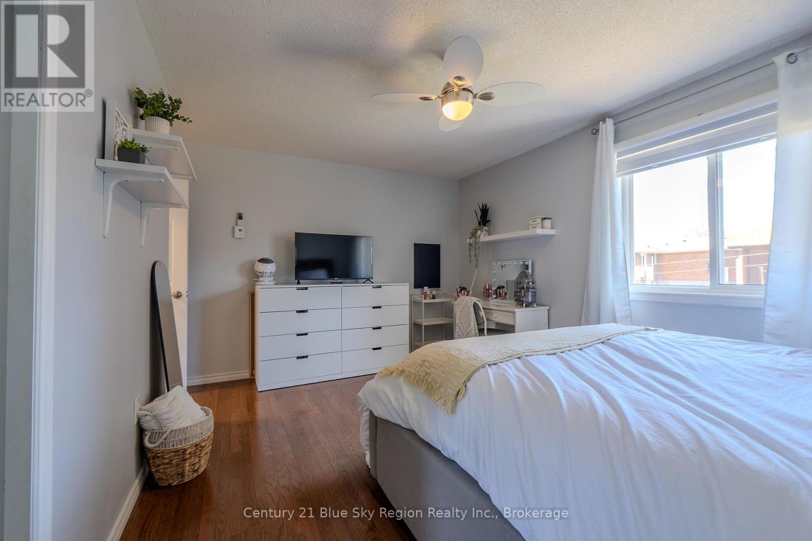 18 EGLEE AVENUE - 29