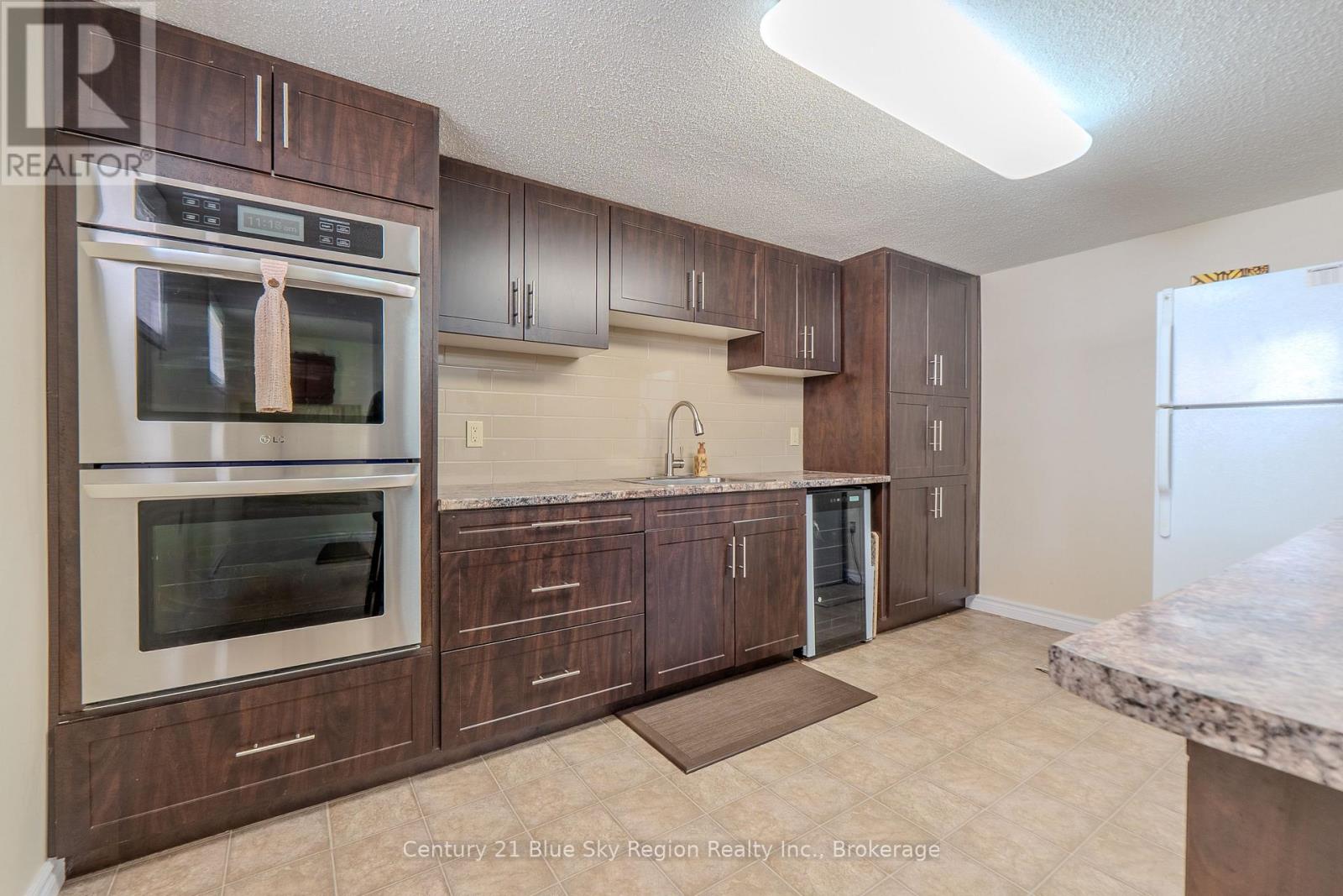 18 EGLEE AVENUE - 31