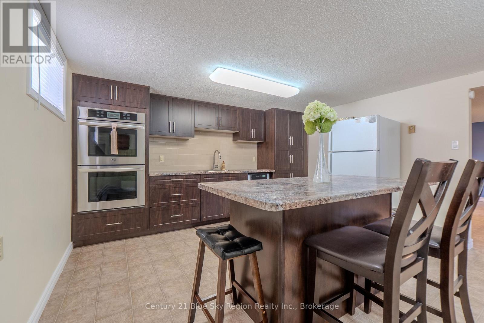 18 EGLEE AVENUE - 32