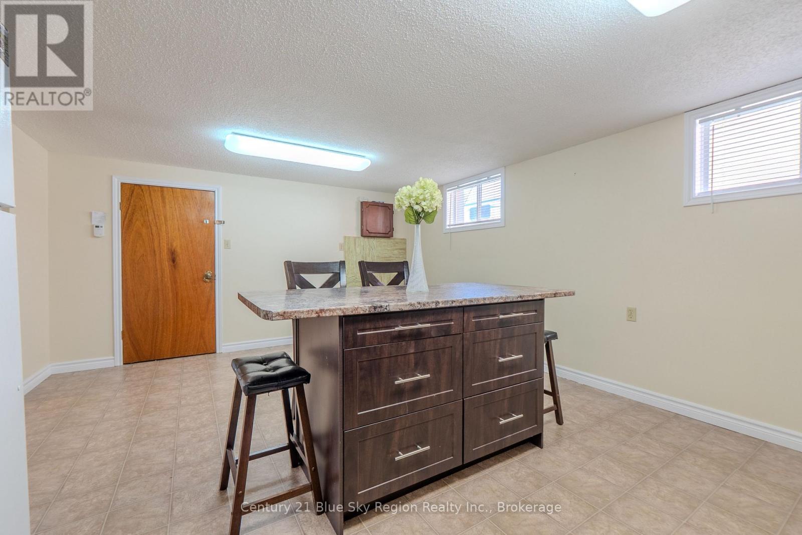 18 EGLEE AVENUE - 33