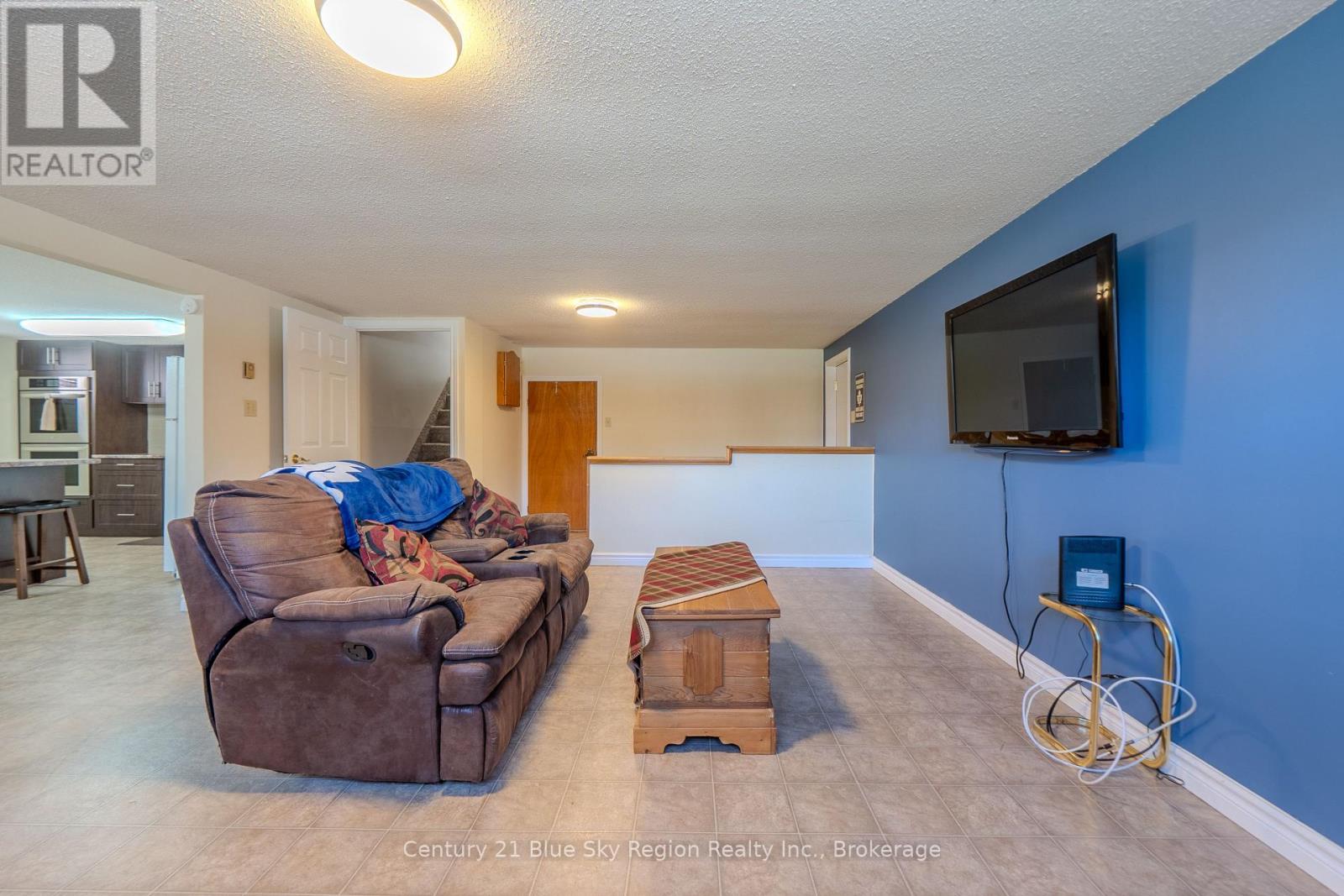 18 EGLEE AVENUE - 34