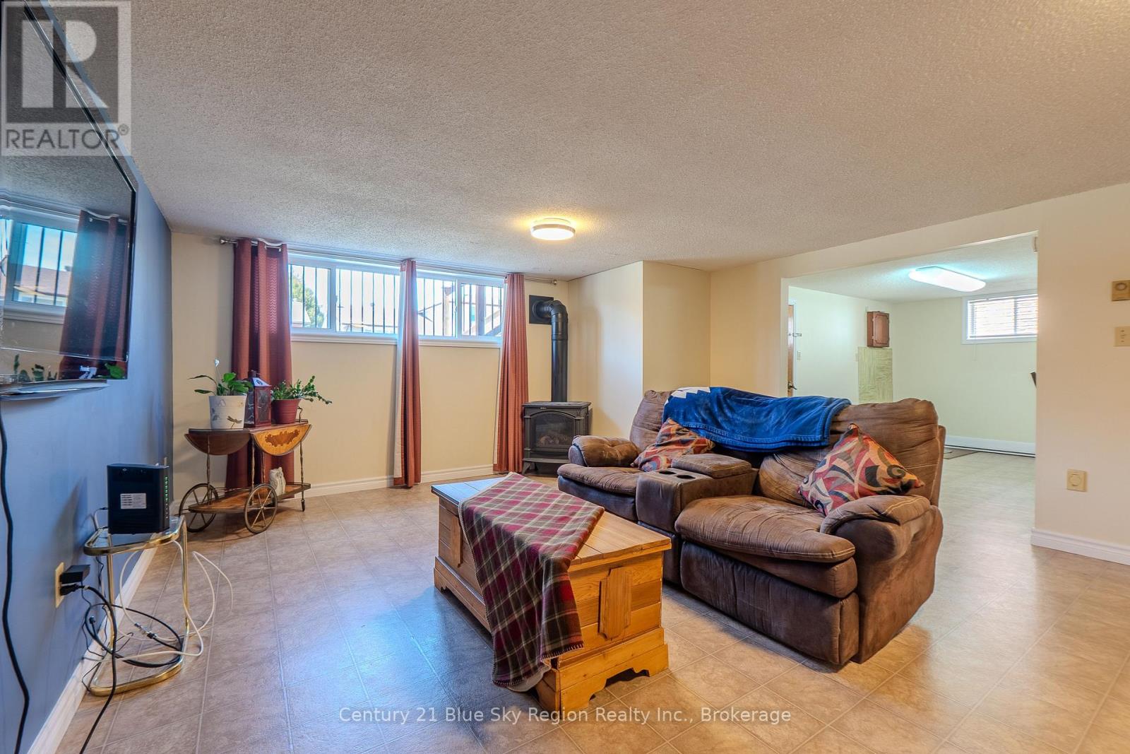18 EGLEE AVENUE - 35