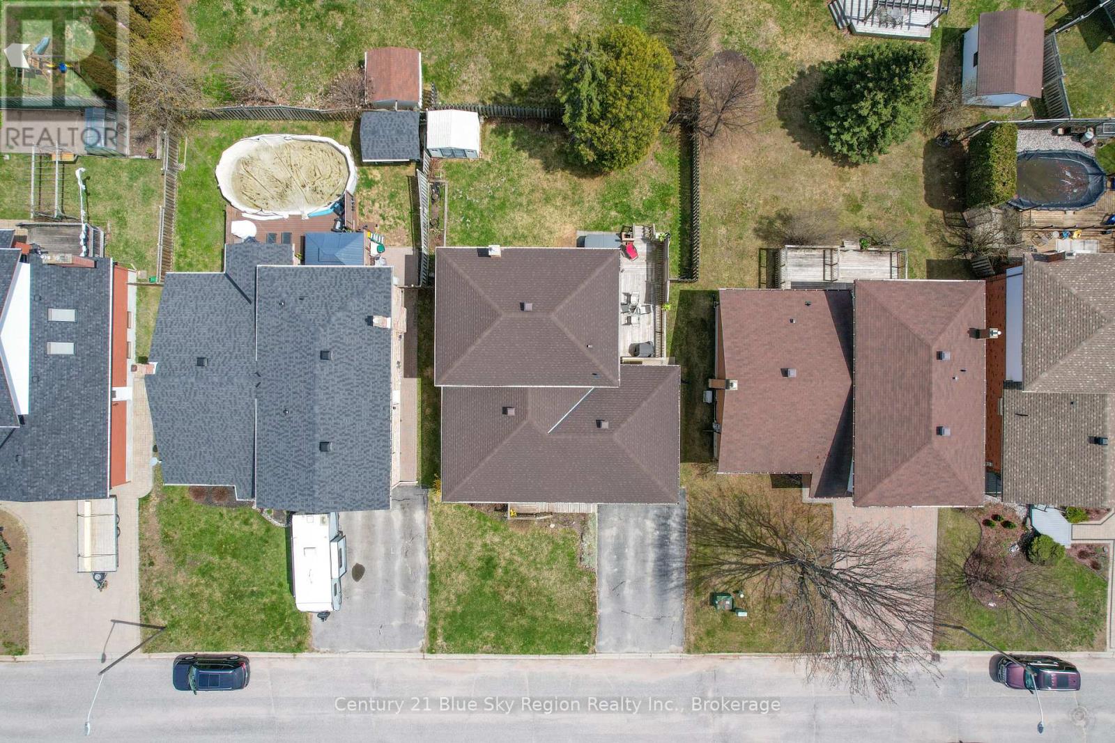 18 EGLEE AVENUE - 48